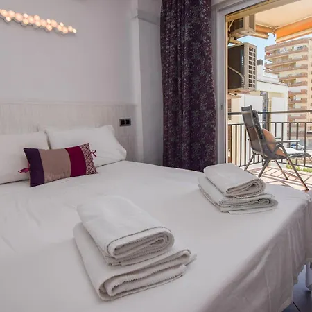 Ref 228 De 1 Con Vistas Al Mar En Primera Línea De Playa En Boliches Apartamento *