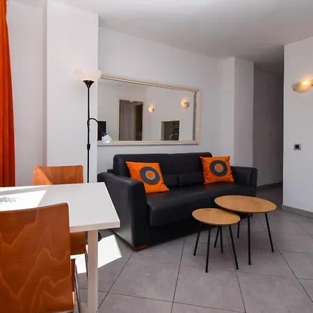 Ref 228 De 1 Con Vistas Al Mar En Primera Línea De Playa En Boliches Apartamento